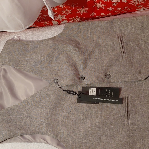Kids World Of USA White Shirt with Gray Bow Tie and Matching Vest Size Boys 18. - Picture 3 of 7